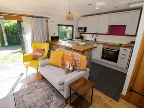 Cottage with garden - Image 4