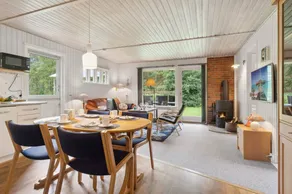 House with terrace, garden & BBQ - Image 3
