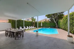 Appartement de vacances avec piscine privée, terrasse et barbecue - Image 3
