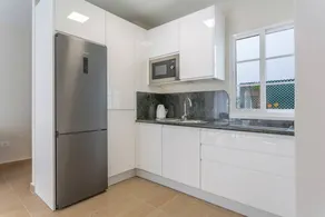 Appartement de vacances avec terrasse et internet haut débit | Vue ville | Idéal pour le télétravail - Image 3