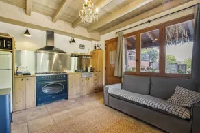 Holiday home with barbeque, jacuzzi & terrace | Garden view - Image 4