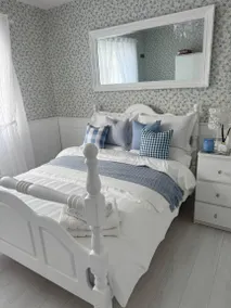 Maravillosa habitación en casa de familia apropiada para familias con jardín - Image 3
