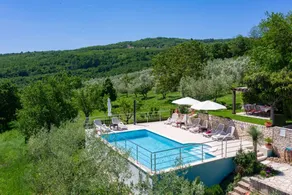 Family-friendly villa with BBQ, garden & private pool - Image 2