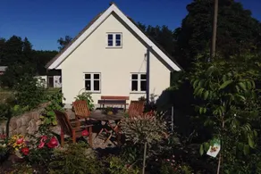 Wonderful holiday home with barbeque & terrace - Image 2