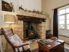Cotswold cottage with hot tub - Image 4
