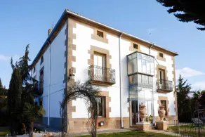 Suite 7 with Mountain Views, Shared Terrace, and Wi-Fi - Image 2