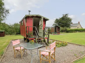 Cottage with barbeque & garden - Image 2