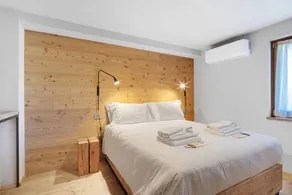 Room 1 - Lola: Mountain Retreat with Private Sauna and Wooden Interiors - Image 2
