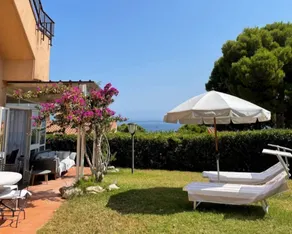 Appartamento adatto alle famiglie con giardino, piscina e terrazza - Image 2