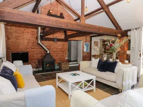 Family-friendly cottage with BBQ, terrace & garden - Image 5