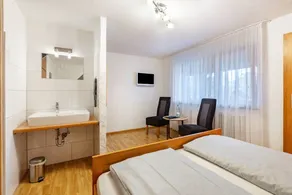 Room 'Doppelzimmer 3 - Chardonnay' with Shared Terrace, Shared Garden and Wi-Fi - Image 5