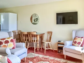 Family-oriented charming cottage with garden | Pets allowed - Image 3