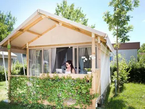 Tente avec piscine et terrasse - Image 4