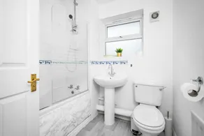 Stylish Two Bed House - Garden - Parking - WIFI - Image 4