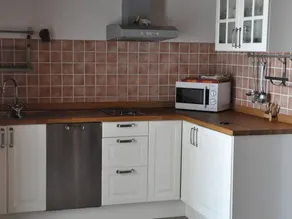 Holiday apartment with garden, BBQ & pool - Image 5