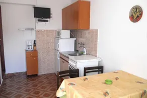 Lovely apartment with garden, terrace & BBQ | Garden view | Pets allowed - Image 5