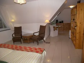 Holiday apartment with BBQ & garden - Image 5