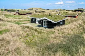 Holiday home with terrace - Image 5