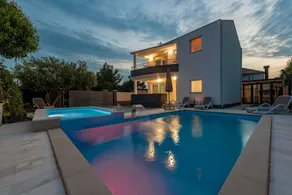 Family-friendly villa with private pool, barbeque & terrace - Image 2