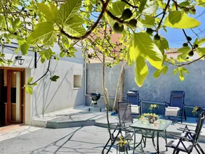 Holiday apartment with barbecue & terrace | Next to the beach - Image 2
