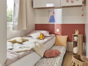 Mobile home with terrace & pool - Image 4