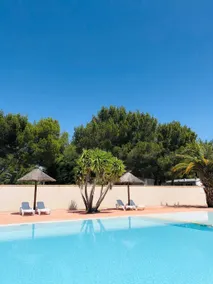 Camping-Unterkunft mit beheiztem Pool und Garten - Image 2