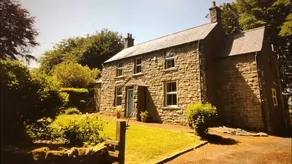 Cottage with garden - Image 2