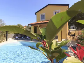 Maison avec terrasse, barbecue et piscine privée - Image 2