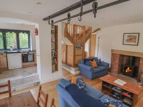 Child-friendly cottage with garden - Image 2