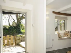 Cottage with barbeque & garden - Image 3