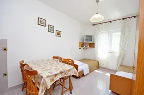 Holiday apartment with terrace & BBQ | Garden view - Image 5