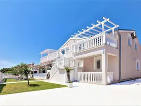 Encantador apartamento vacacional con terraza, barbacoa y jardín | Vistas a la naturaleza - Image 2