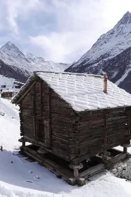 Holiday home with terrace, barbecue & hot tub | Mountain view | Close to the ski - Image 4