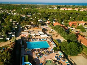 Mobile home with heated pool & terrace - Image 3