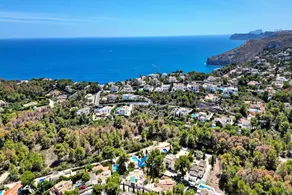Villa with barbecue, terrace & private pool | Mountain view - Image 2