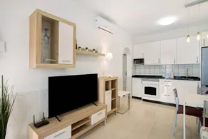 Ferienwohnung mit Terrasse und beheiztem Pool | Meerblick | Neben dem Strand | Perfekt für die Arbeit von Zuhause - Image 4