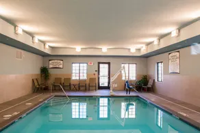 Family-oriented condo with barbecue & pool - Image 5