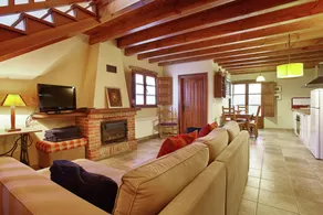 Voll ausgestattetes Landhaus mit Garten, Pool und Terrasse | Naturblick - Image 2