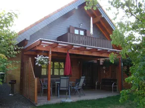 Holiday apartment with BBQ, garden & terrace - Image 3