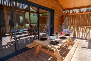 Fully equipped chalet with jacuzzi, garden & terrace | Pet-friendly - Image 2