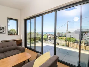 Family-oriented beautiful cottage with hot tub, barbecue & garden | Beach view | Dogs allowed - Image 3