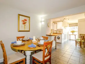 Cottage with garden & BBQ - Image 5