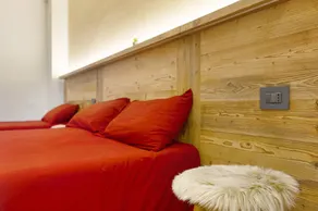 Private room with mountain view, shared terrace and Wi-Fi - Image 3