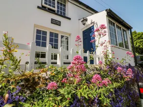Fully equipped cottage with garden | Beach view | Pet-friendly - Image 2