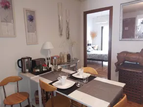 Acogedora habitación con Balcón y Vistas a la Ciudad - Image 5
