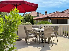 Flat with garden, terrace & BBQ | Sea view - Image 5