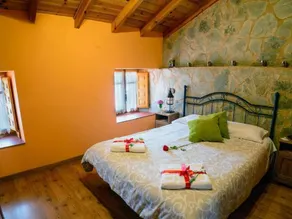Apartamento vacacional con barbacoa, terraza y jacuzzi - Image 2