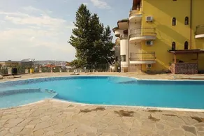 Beautiful holiday apartment with pool - Image 2