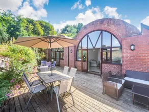 Family-friendly cottage with garden - Image 2
