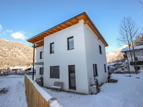 Apartment with garden - Image 2